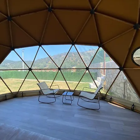 Bed & Breakfast Therapy Igloo