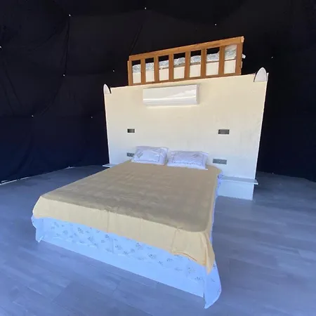 Bed & Breakfast Therapy Igloo